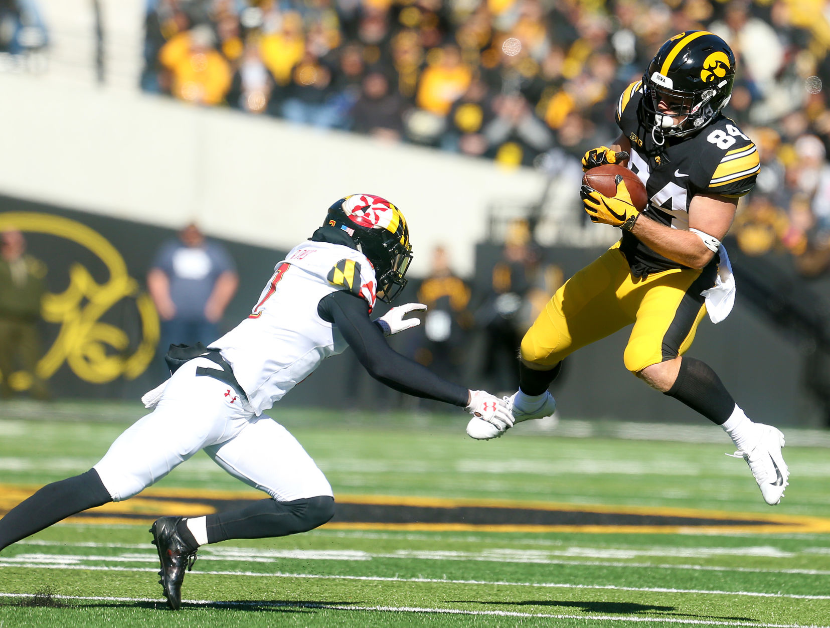 102018-Iowa-Maryland FB-007